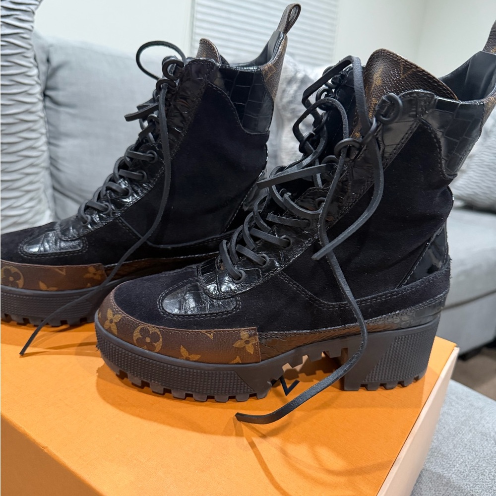Authentic… Louis Vuitton Black and Brown Lace Up Boots - Picture 6 of 14
